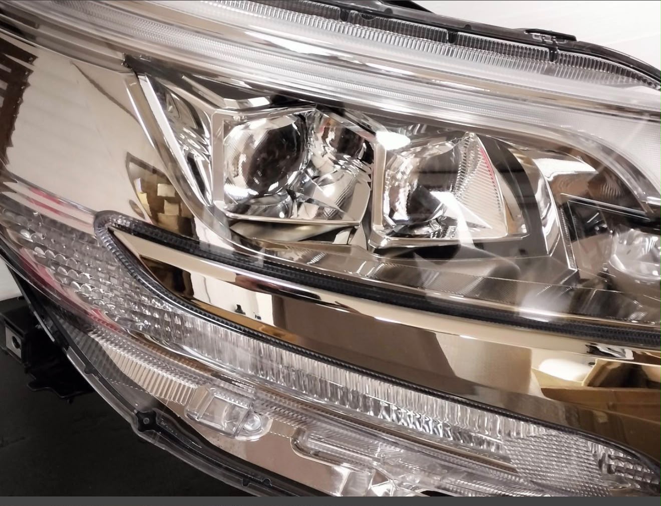 HEAD LIGHT ( Right )