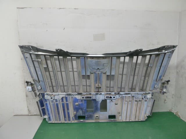 Grille TOYOTA Esquire 2014