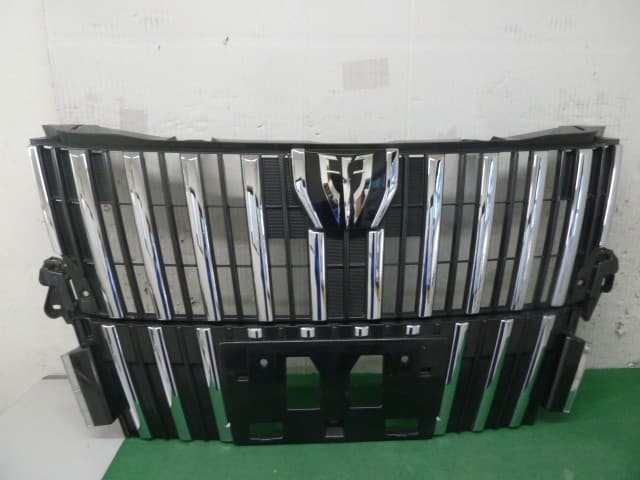 Grille TOYOTA Esquire 2014